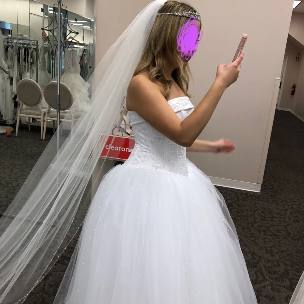 So delightfully wedding ball gown. NEVER WORN.